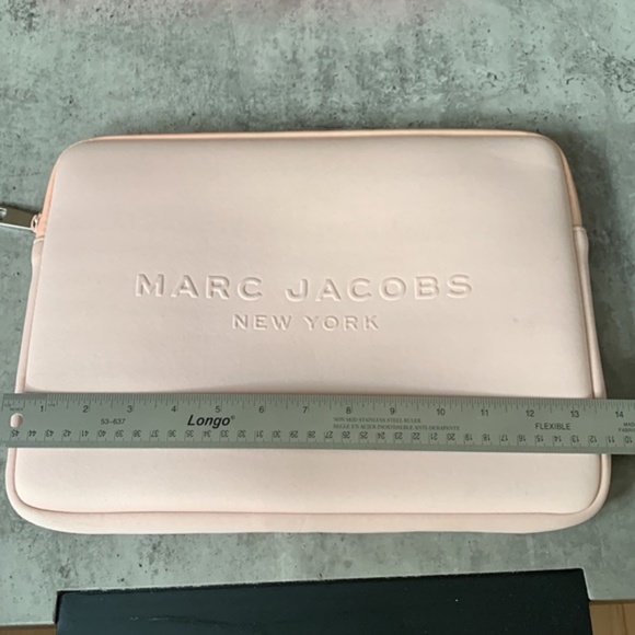 Marc Jacobs Pink Laptop Case - Picture 8 of 9